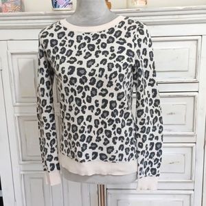 Liz Claiborne small gray & cream sweater leopard print